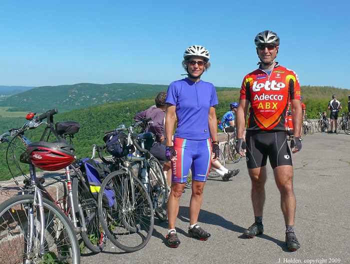Cyclists Barb and Simon at the Champlain Lookout