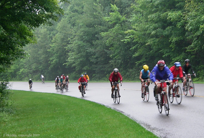 Cyclists on the Gatineau Parkway