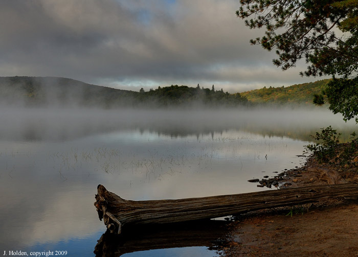 Booth Lake - morning mist and fall colours 