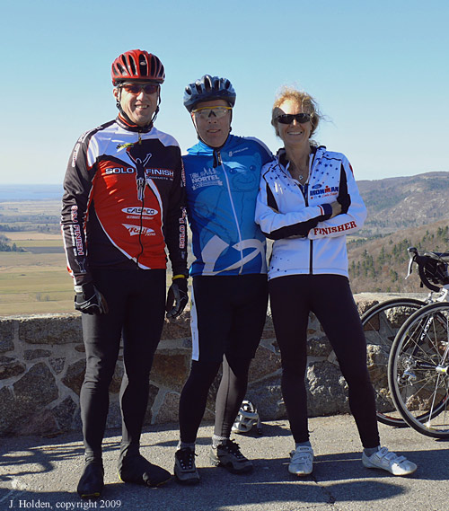 Cyclists at the Champlain Lookout
