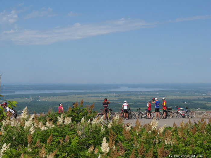 Cyclists and Shrubbery, Champlain Lookout
